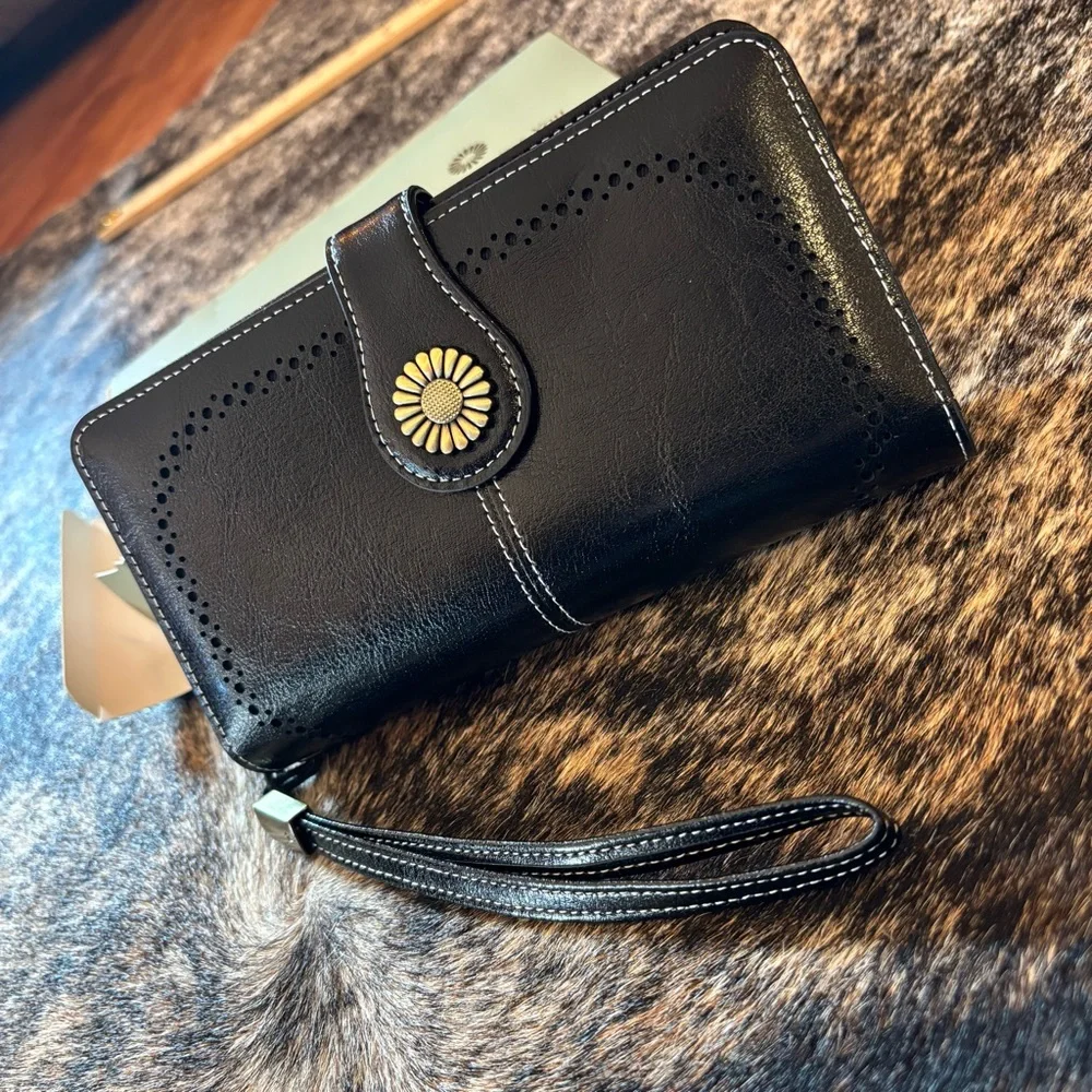 NWT Black Faux Leather Sunflower Detail Wallet / Wristlet, Lots of space! - Picture 2 of 14